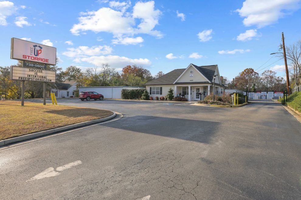 FreeUp Storage Brookdale Ave - Front